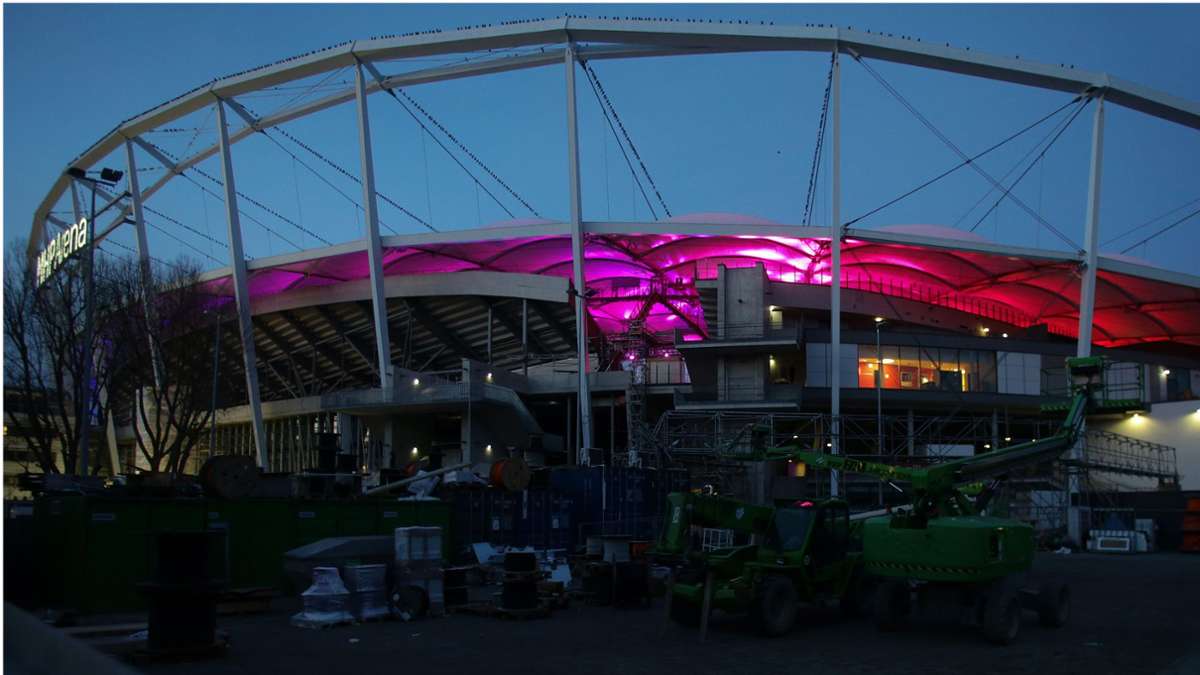VfB Stuttgart: Die MHP-Arena leuchtet bunt