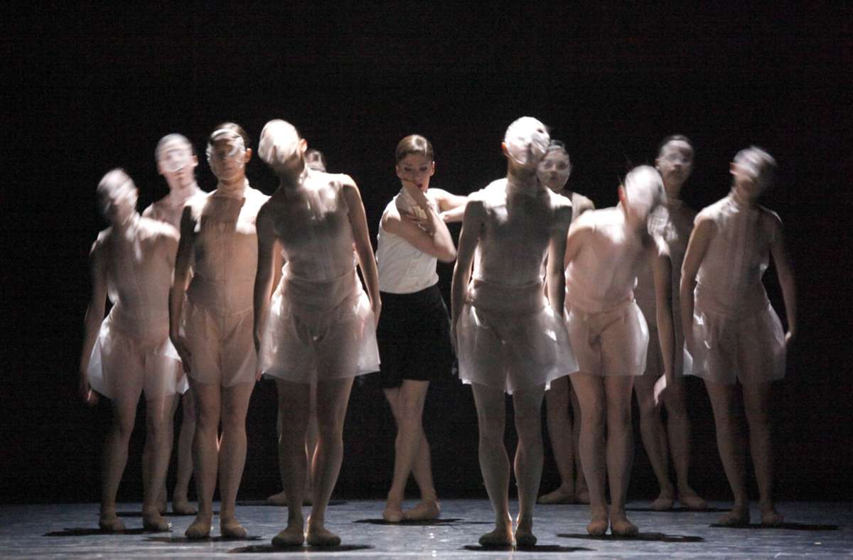 2011 entsteht mit „Big Blur“ sein erstes Stück für das Stuttgarter Ballett.