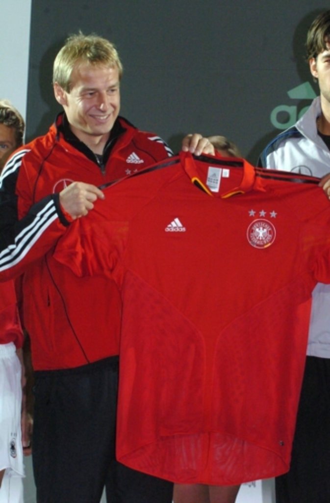 Das deutsche Ausweich-Nationaltrikot (Jürgen Klinsmann und Michael Ballack) im Jahr 2004.