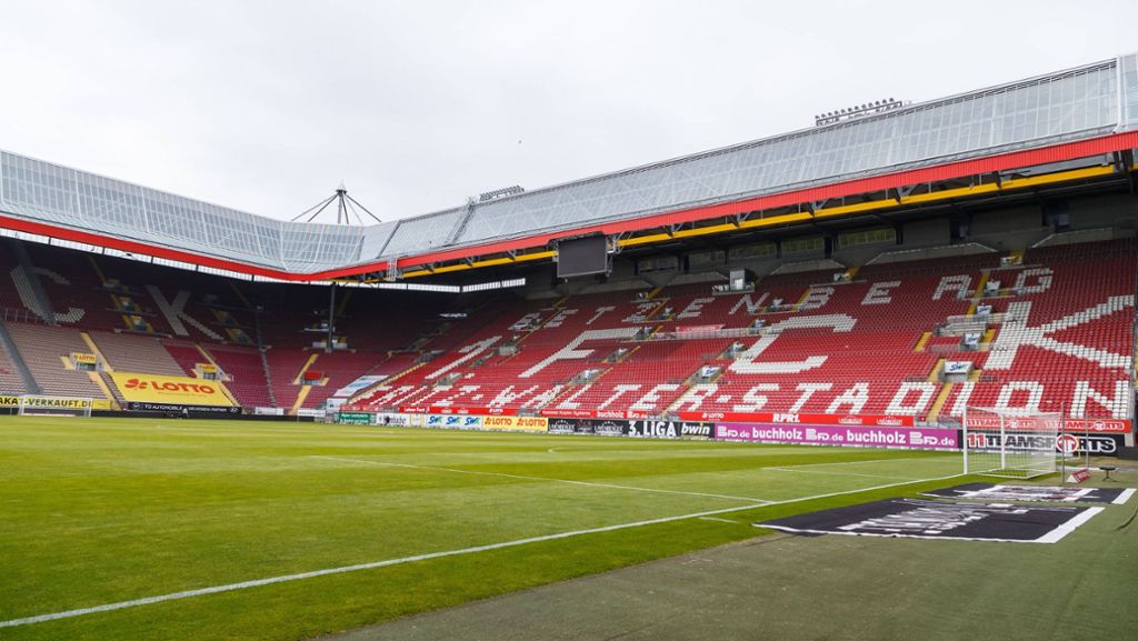  Der viermalige deutsche Fußball-Meister 1. FC Kaiserslautern stellt nach mehreren Medienberichten einen Insolvenzantrag. Der Drittligist ist schon seit Jahren hoch verschuldet und hat auch einen sportlichen Abstieg hinter sich. 