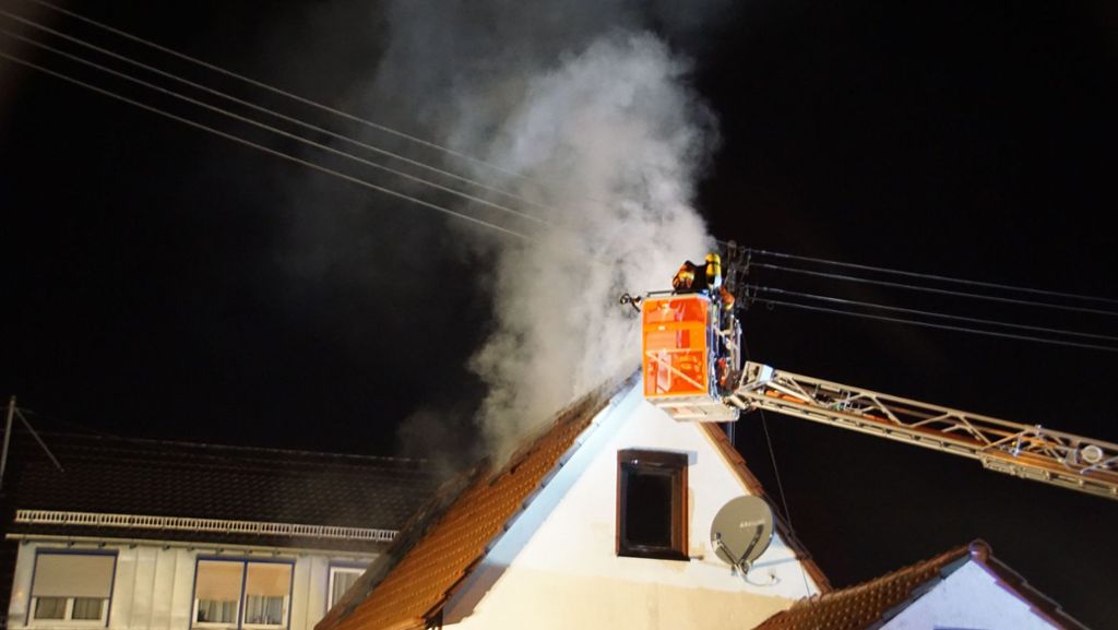 Brand in Großaspach: Ein Schwerverletzter und hoher Schaden bei Dachstuhlbrand