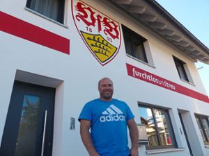 VfB-Fan streicht sein Haus in Vereinsfarben