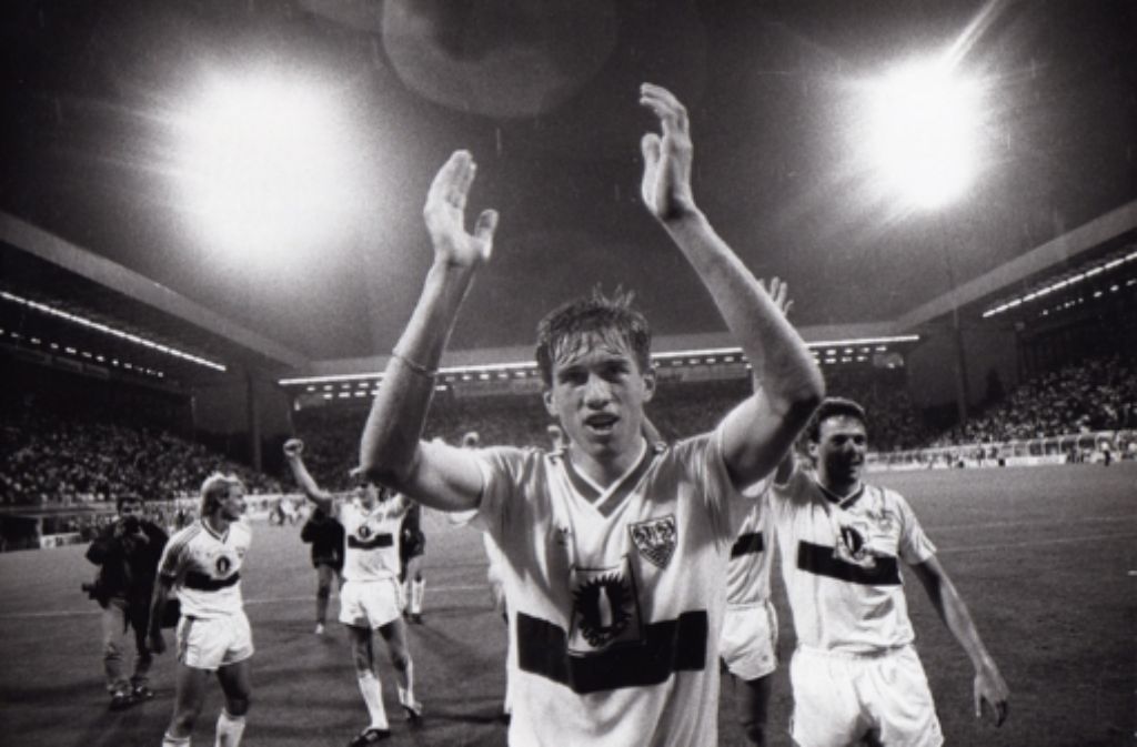 1988/89: Platz 5. Mit dem VfB kam Srecko Katanec (vorne) 1989 bis ins UEFA-Pokal-Finale. Das verloren die Schwaben aber damals gegen den SSC Neapel.