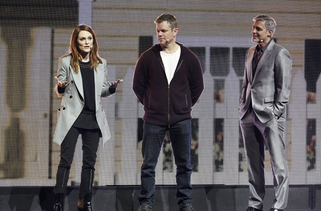 Neben Clooney spielen auch Matt Damon (Mitte), Josh Brolin, Oscar Isaac und Julianne Moore (l.) mit.