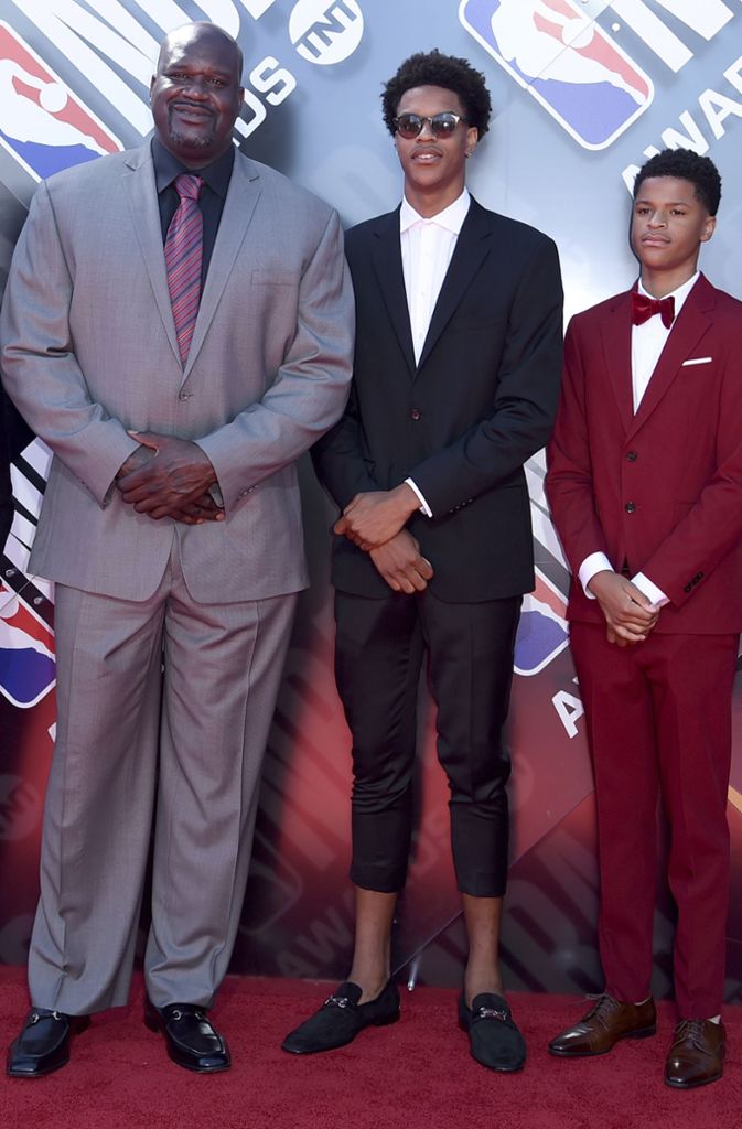 NBA-Legende Shaquille O`Neal (links) besuchte die Verleihung mit seiner Familie.