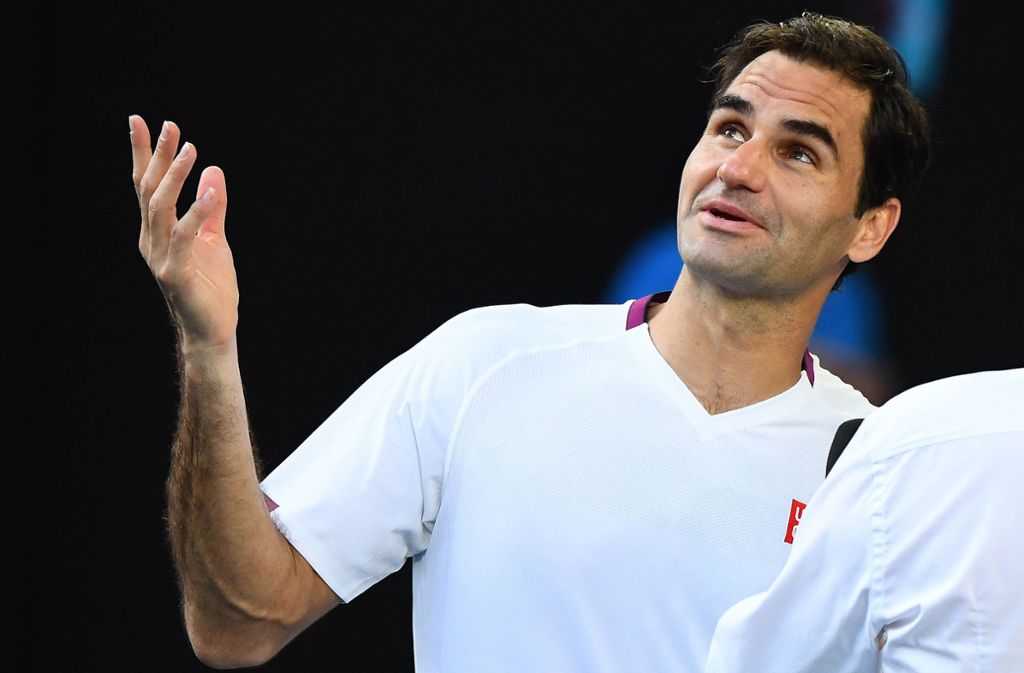 Hilfe von oben? Roger Federer scheint seinen Erfolg selbst nicht glauben zu können.