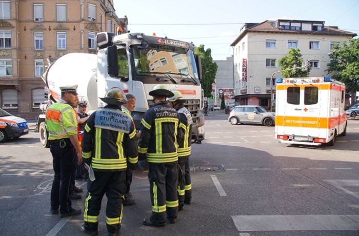 Stuttgart-Bad Cannstatt: Radfahrer nach schwerem Unfall außer Lebensgefahr