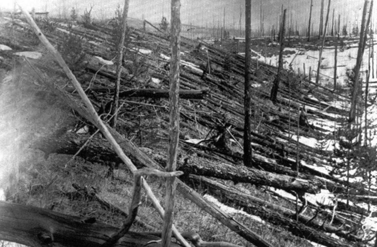 Am 30. Juni 1908 verwüstete ein Asteroid in der Tunguska-Region in Sibirien rund 2000 Quadratkilometer unbewohntes Gebiet. Er hatte einen Durchmesser von schätzungsweise 30 bis 40 Metern. Die Explosion setzte die Sprengkraft von bis zu 1000 Hiroshima-Bomben frei.