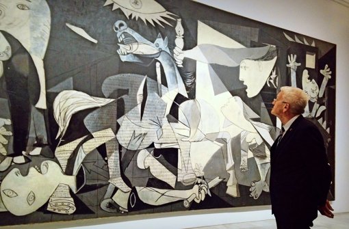 Ministerpräsident Winfried Kretschmann vor der „Guernica“ in Madrid Foto: Staatsministerium