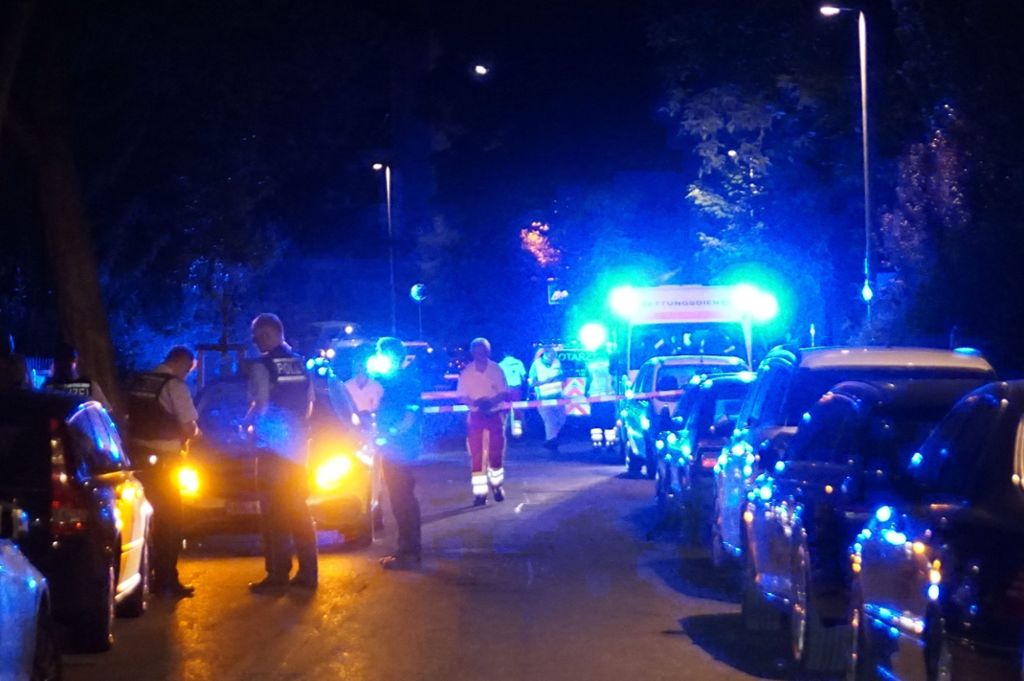 Bei einem Polizeieinsatz in Böblingen sind drei Menschen verletzt worden, ...