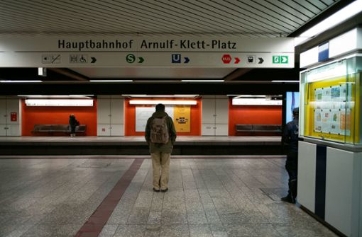 Leere – das ist das vorherrschende Bild in den Stadtbahnstationen. Aber mitunter sind auch mehr Menschen unterwegs. Foto: Lichtgut/Leif-Hendrik Piechowski