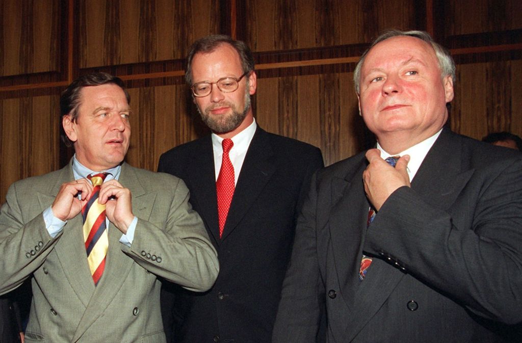 Gerhard Schröder, Rudolf Scharping und Oskar Lafontaine (von links) traten in die Fußstapfen der ersten Troika – und scheiterten mit ihrem Dreiergespann.