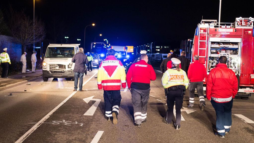 Unfall auf der B 27 in Kirchheim am Neckar: Frau mit Rollator überfahren und getötet