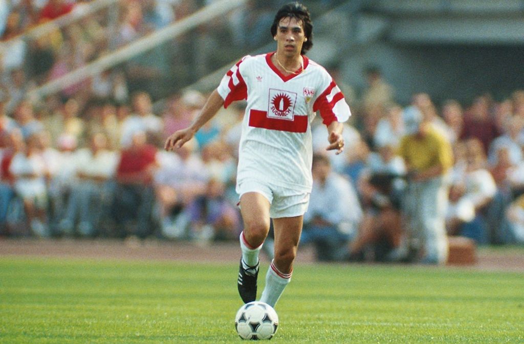 Beinahe unter die zehn Gauchos mit den meisten Bundesliga-Partien hätte es José Horacio Basualdo gebracht – mit 44 Partien für den VfB Stuttgart zwischen 1989 und 1991 liegt der heute 56-Jährige auf Rang elf. Aktuell trainiert Basualdo den Club Atletico Cerro in Montevideo.