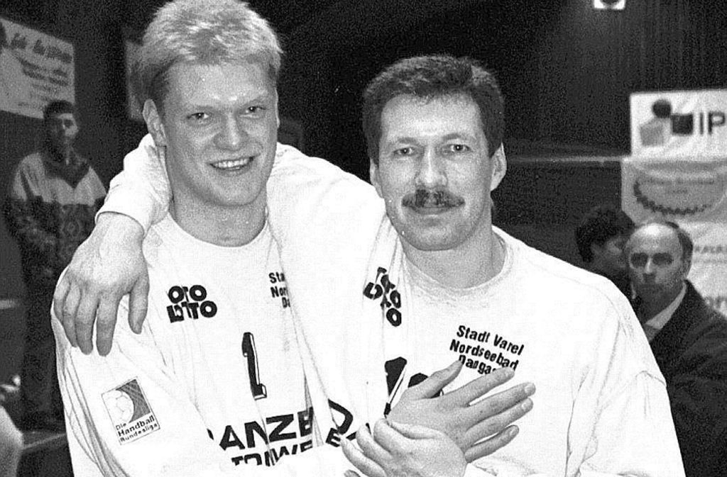 Ein Bild aus gemeinsamen Zeiten im Jahr 2001 bei Zweitligist VTB Altjührden: Die Freunde Alexander „Sascha“ Vorontsov (re.) und Johannes „Jogi“ Bitter.