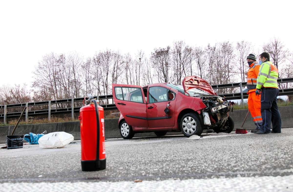 Der Renault überschlug sicht, der Fahrer wurde leicht verletzt.