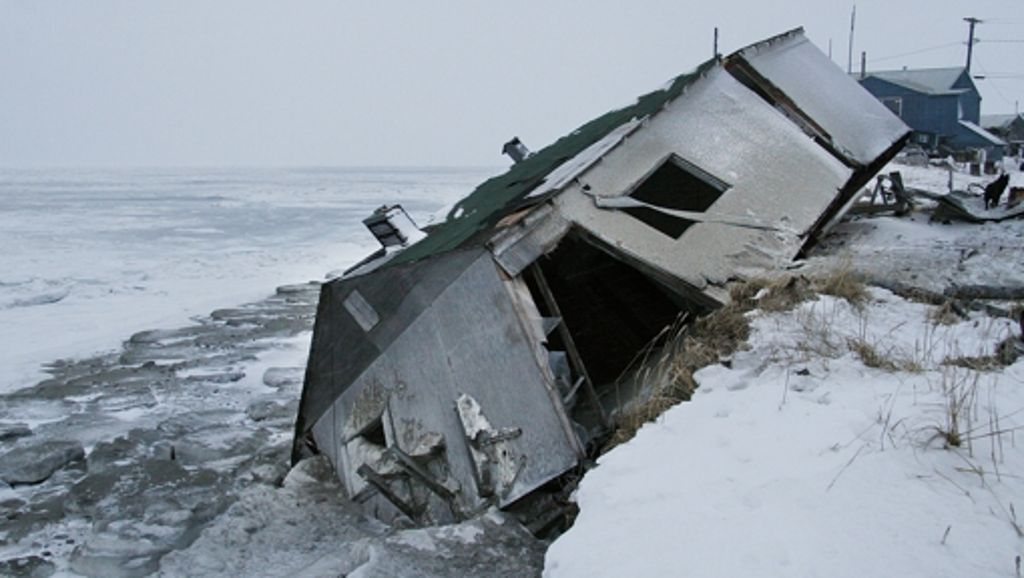 Permafrost: Taut der Boden, geraten Häuser ins Rutschen