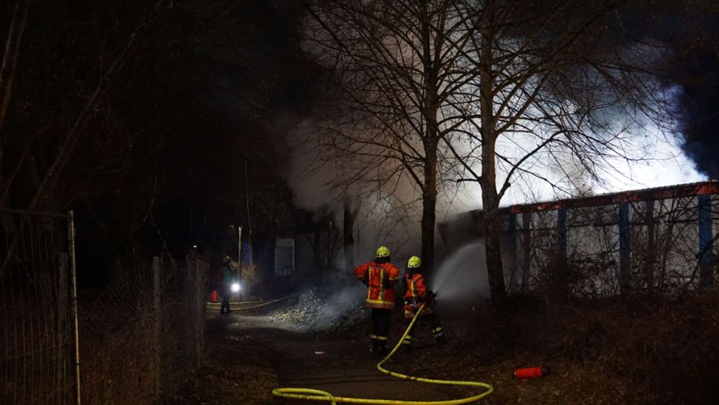 Flüchtlingsunterkunft in Wernau: Feuer zerstört mehrere Wohncontainer