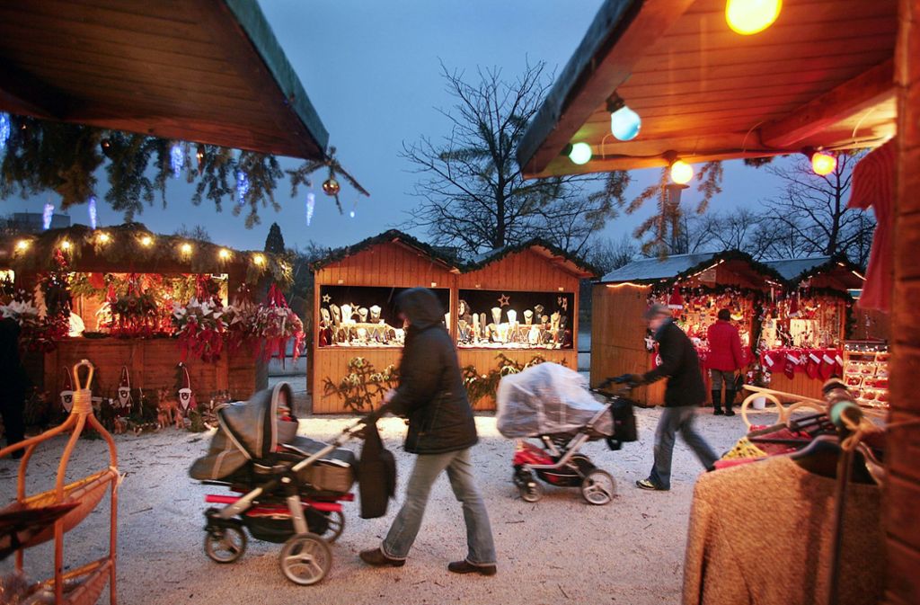Zeitlich ebenfalls früh dran ist der Böblinger Weihnachtsmarkt, der vom Mittwoch, 28. November, bis Sonntag, 2. Dezember, stattfindet. Dabei verwandeln sich der Elbenplatz und die Promenade am Seeufer in ein Dorf aus heimelig beleuchteten Buden. In Böblingen-Dagersheim findet der Weihnachtsmarkt am Samstag, 8. Dezember, von 11 bis 18 Uhr auf dem Dorfplatz statt.