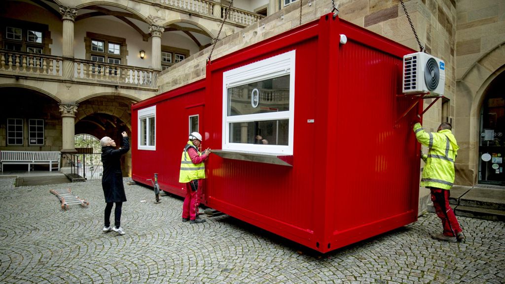 Altes Schloss in Stuttgart: Container  ersetzen das Foyer