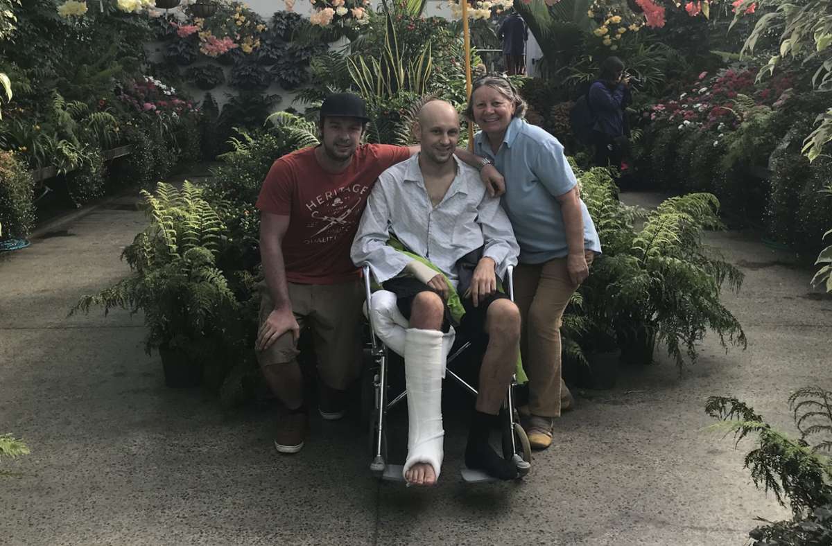 März 2018: Nach der ersten Operation in Neuseeland wird Johannes Helmel von seinem Bruder und seiner Mutter in Christchurch besucht.