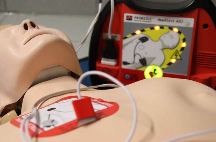Defibrillator   trifft die Entscheidung zum Einsatz   selbst