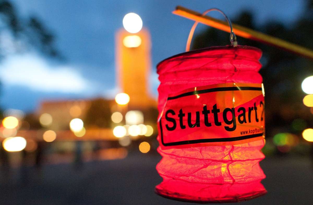 Monatelang ist im Jahr 2010 gegen den Start des Großprojekts Stuttgart 21 demonstriert worden – auch zu später Stunde.