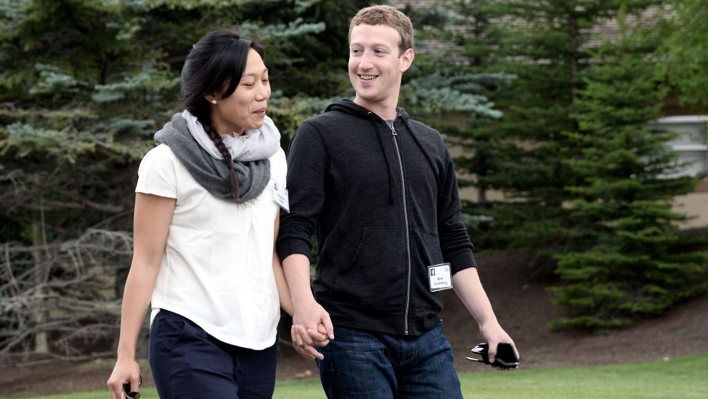  Harvard darf sich über eine Millionenspende freuen: Facebook-Chef und Mark Zuckerberg und seine Frau Priscilla Chan lassen der Elite-Uni eine hohe Summe zukommen. Tausende Studenten sollen dadurch ein Stipendium erhalten. 