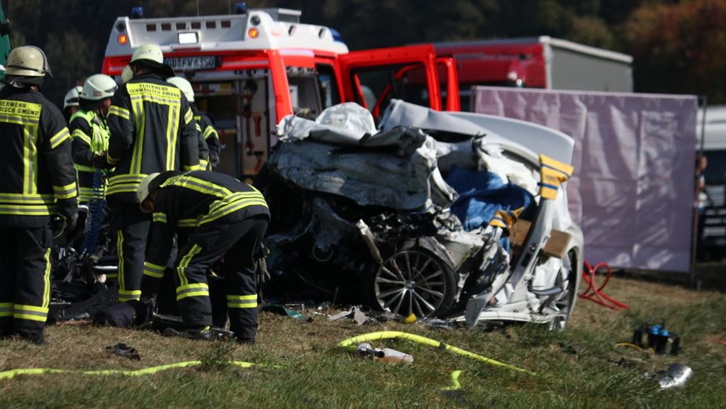 Schwäbisch Gmünd: Autofahrer stirbt nach Überholmanöver – B29 komplett gesperrt