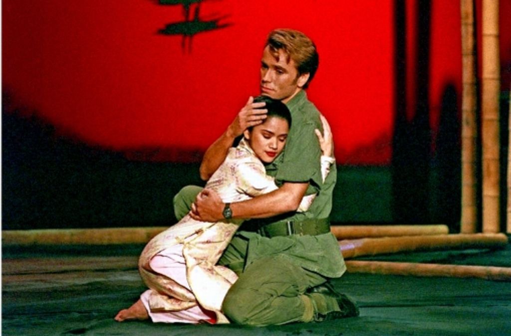 Aura Deva und Uwe Kröger waren 1994 das Traumpaar von „Miss Saigon“. Klicken Sie sich in unserer Bilderstrecke durch die Musical-Geschichte in Stuttgart.