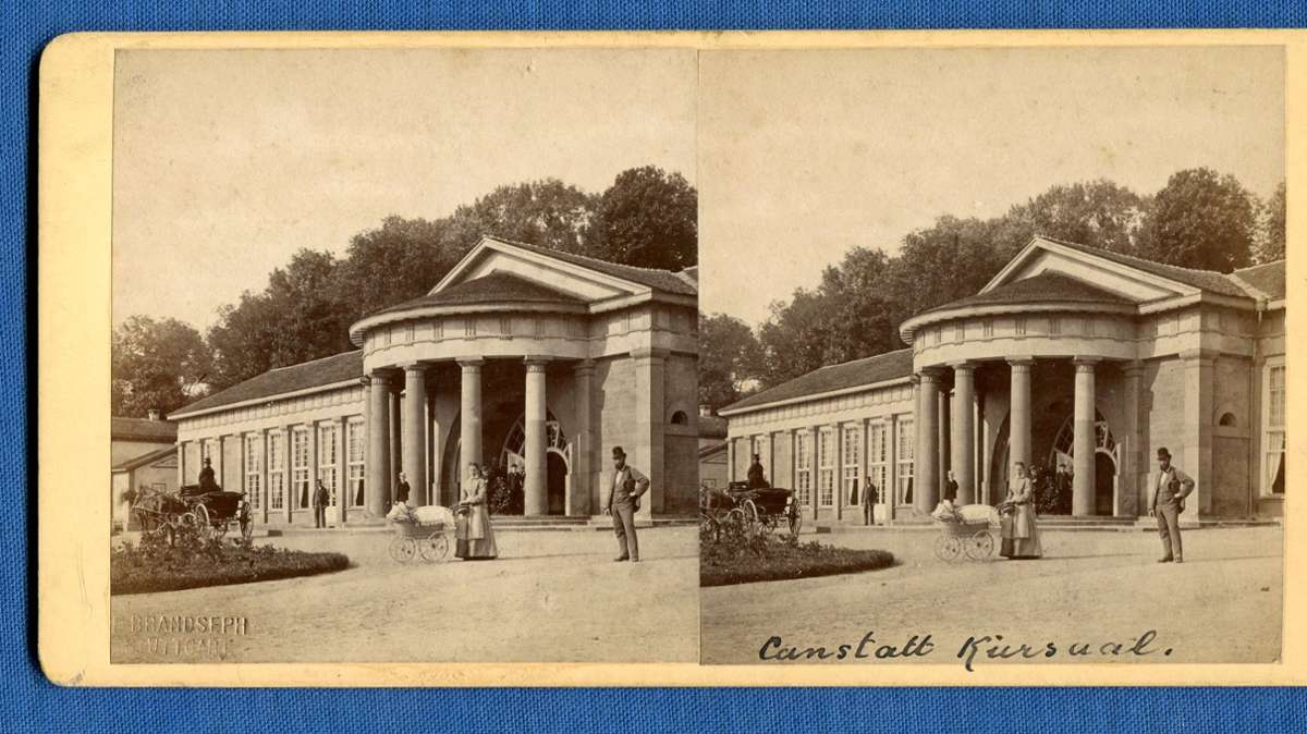 Der Cannstatter Kursaal um 1880 auf einer historischen Fotografie, einem Stereobild des Hoffotografen Brandseph Stuttgart“.