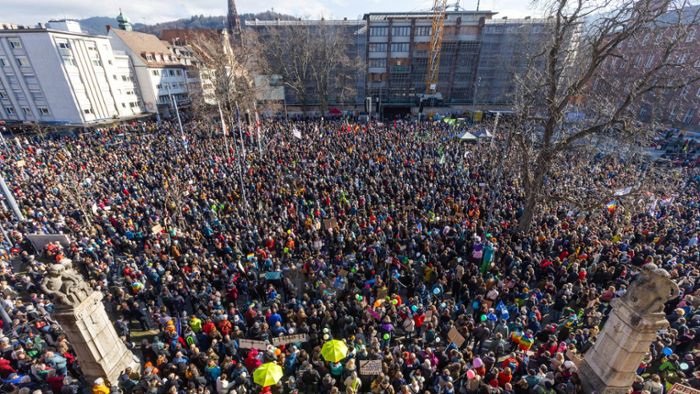 Freiburg: 20.000 Menschen bei Demo gegen Rechtsextremismus
