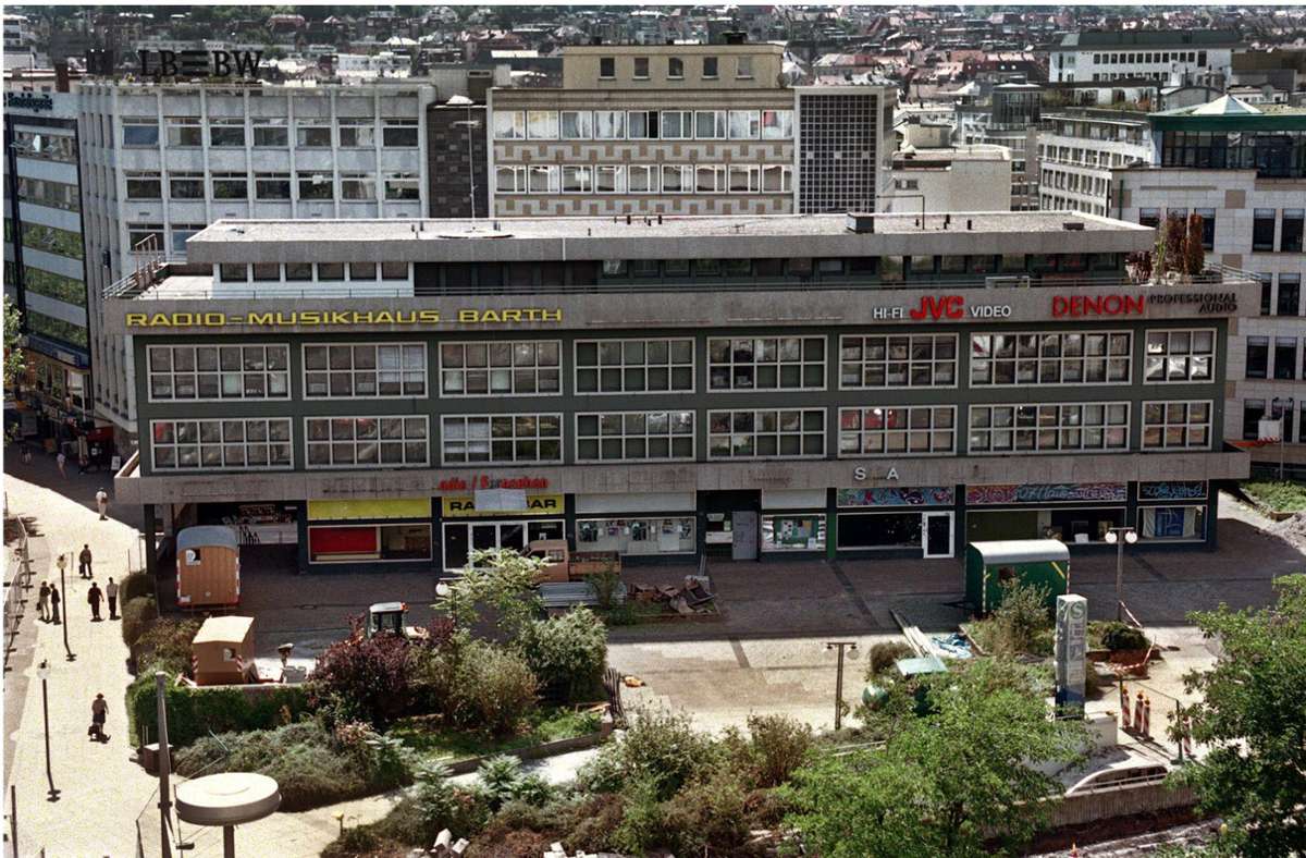 Radio Barth ist 1966 am Rotebühlplatz erbaut worden. 1995 meldete das Musikhaus Insolvenz an, und im Jahr 2000 wurde das Gebäude abgerissen.
