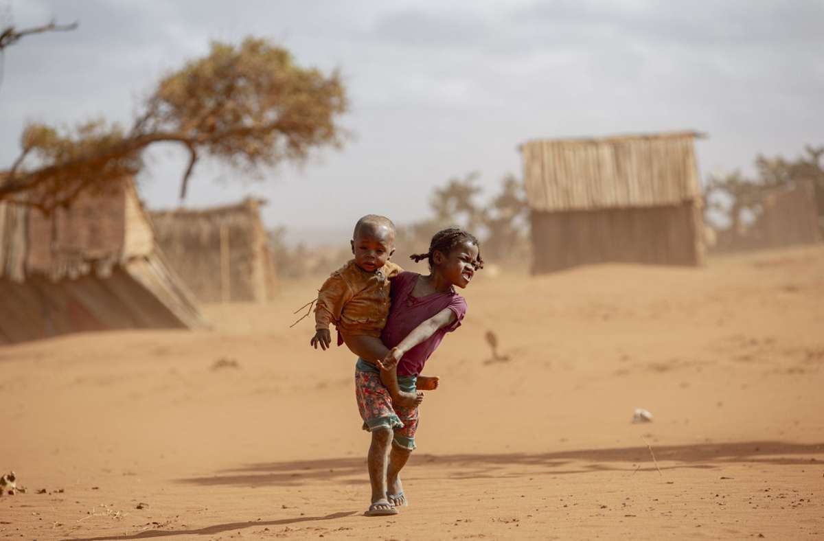 Im Süden von Madagaskar herrscht die schlimmste Dürre seit 40 Jahren. Die Folgen: Ernteausfälle und Hungersnot.