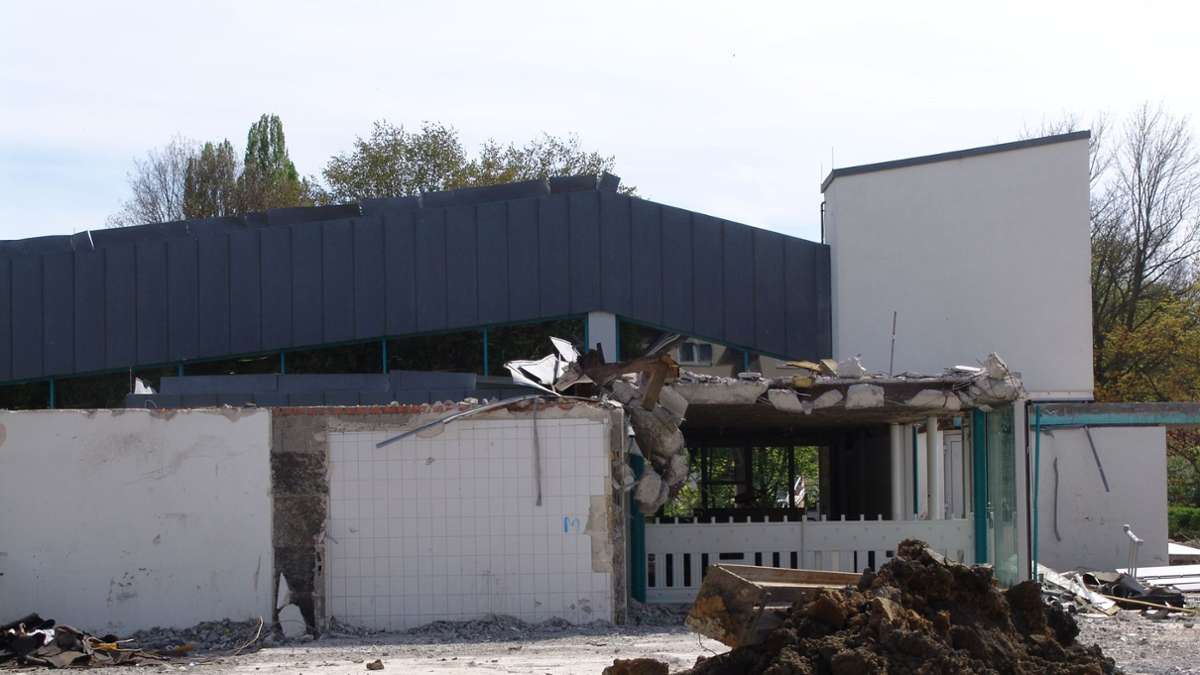 Neues Hallenbad in Leinfelden-Echterdingen: Alles verläuft nach Plan mit dem Abriss des Gartenhallenbads