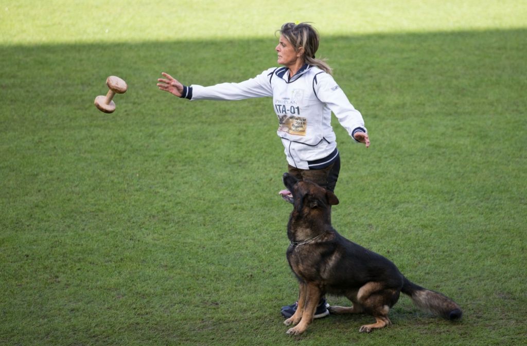 Die italienische Hundeführerin Nury Illia Albachiaro mit ihrem Schäferhund Nick Vikar.