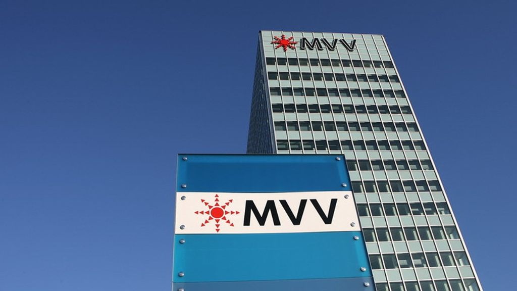  Der Mannheimer Energieversorger MVV steht vorerst ohne Personalvorstand da: der 57-jährige Udo Bekker verlässt das Unternehmen vorzeitig. Seine Aufgaben übernimmt der vorerst nur noch dreiköpfige Vorstand unter MVV-Chef Georg Müller. 
