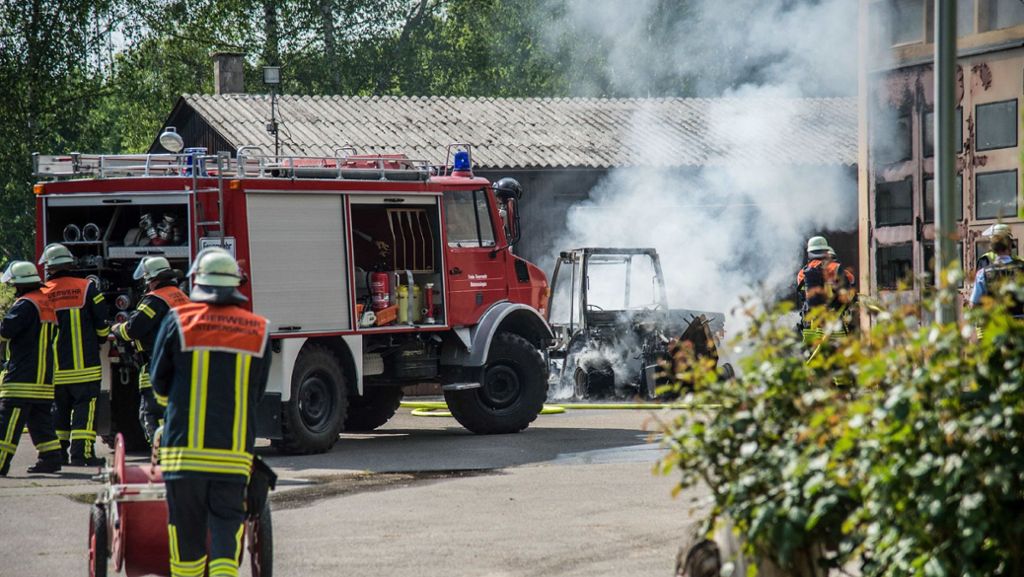 Kreis Esslingen: Arbeitsmaschine in Flammen