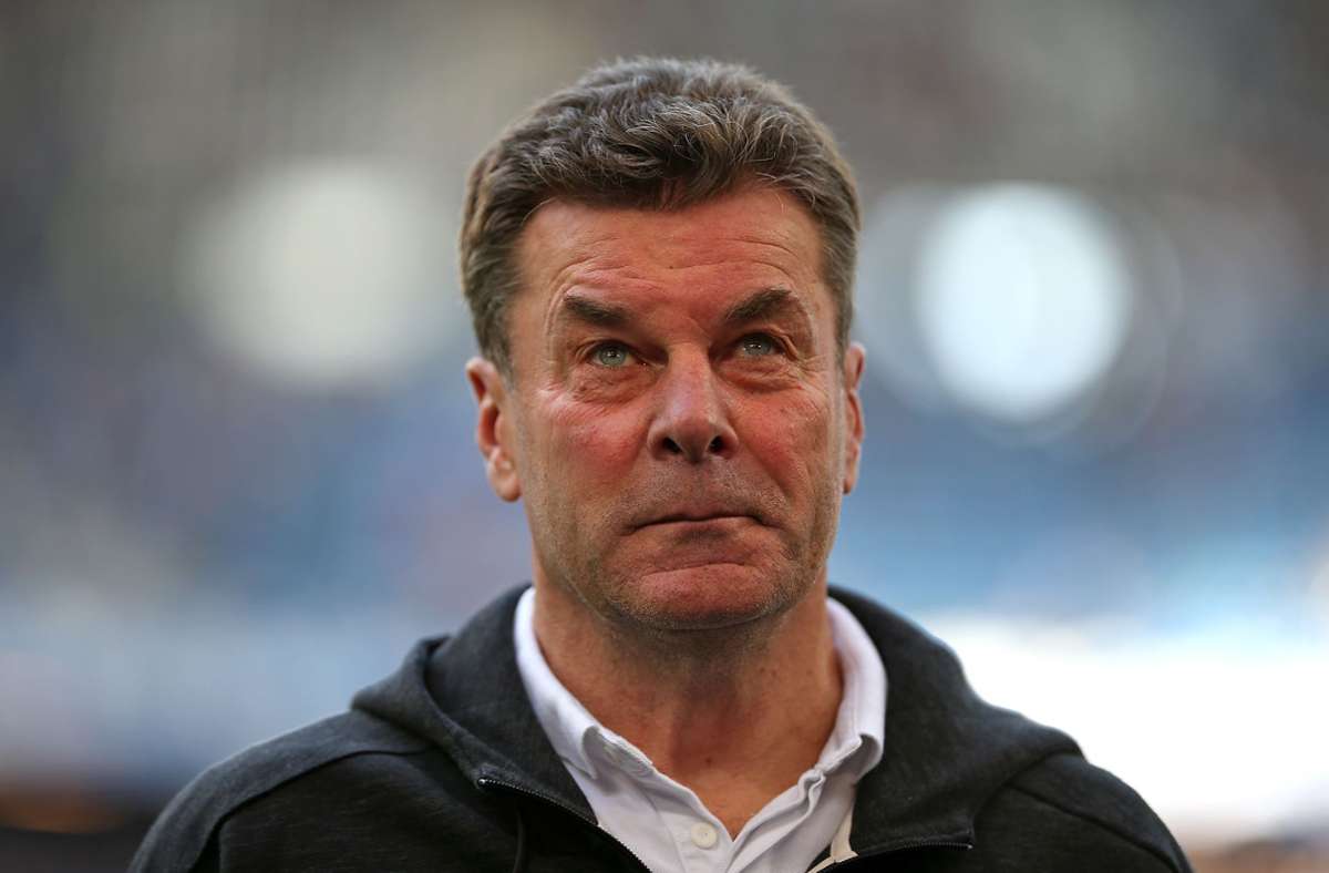...im Gegensatz zum HSV, der mit Trainer Dieter Hecking Vierter wird und damit Zweitligist bleibt.