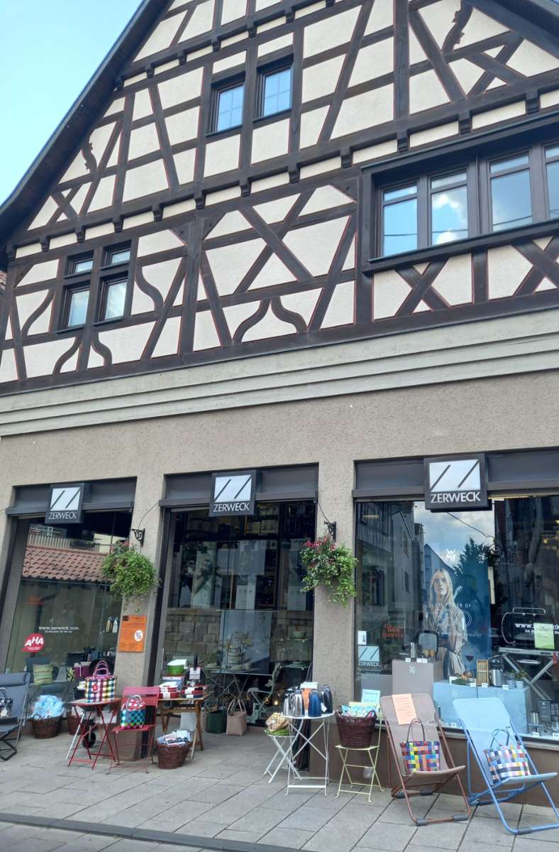 Das Hauptgeschäft Zerweck im Fellbacher Rathaus-Carrée bleibt erhalten, dort wird das Angebot gebündelt.