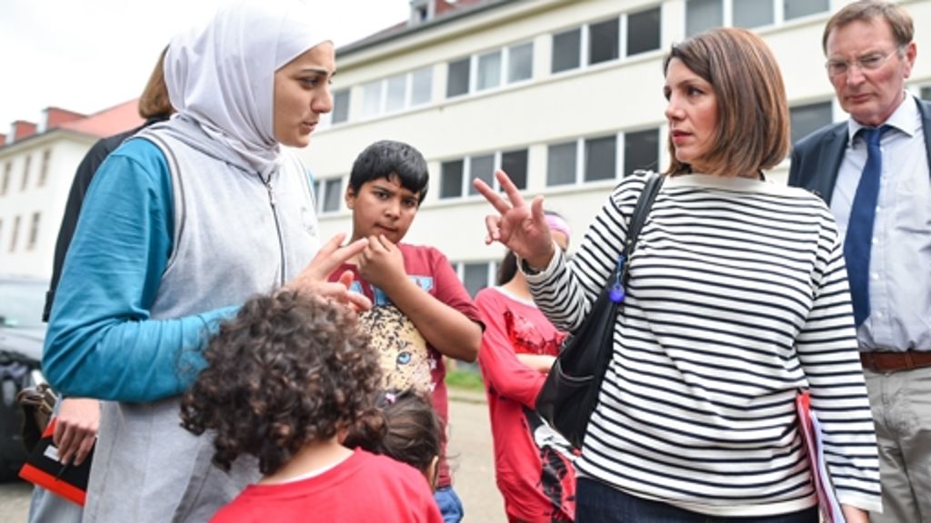  Die Einrichtungen für Flüchtlinge platzen aus allen Nähten - Länder und Kommunen rufen nach dem Bund. Die baden-württembergische Integrationsministerin Bilkay Öney schlägt eine völlige Neuordnung des Asylsystems vor. 