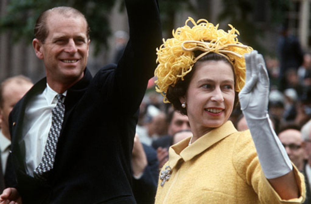 Mai 1965: Der erste Staatsbesuch eines britischen Monarchen in Deutschland seit 1909 führt Queen Elizabeth II. und Prinz Philip unter anderem nach Bonn, München, Stuttgart, Köln, Düsseldorf, Berlin, Hannover und Hamburg.