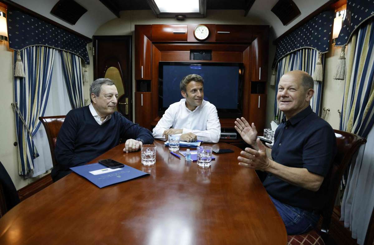 Die Regierungschefs von Italien (l.), Frankreich (Mitte) und Deutschland wollen mit dem ukrainischen Präsident Wolodymyr Selenskyj über weitere Unterstützung für das von Russland angegriffene Land sprechen.