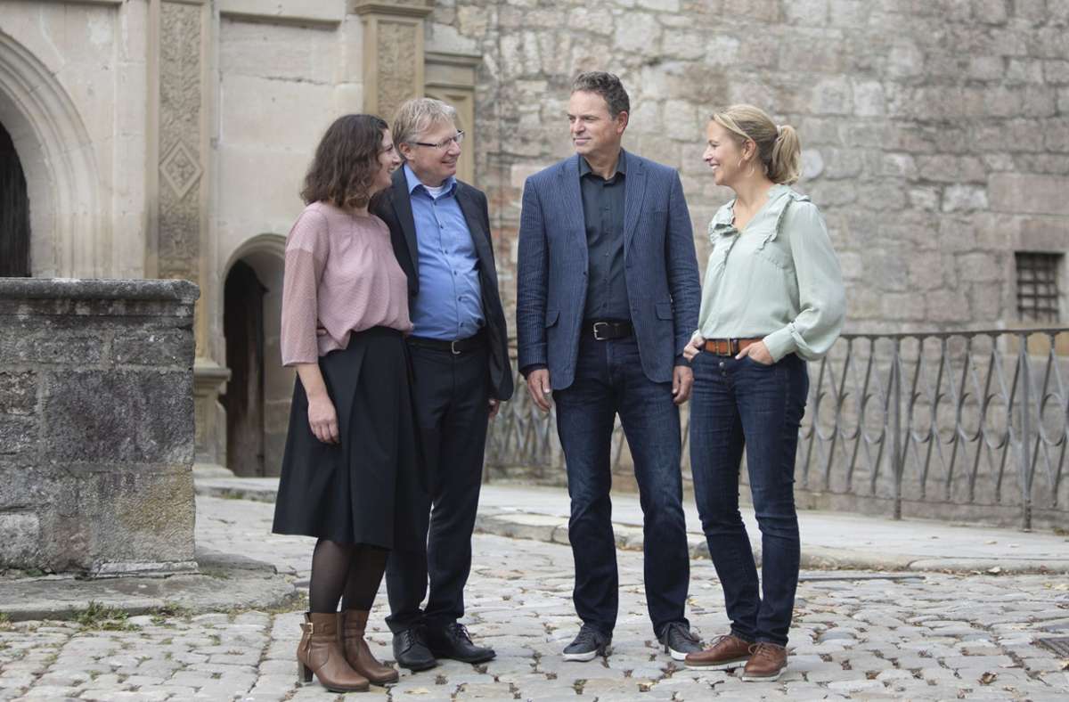 Gemeinsam mit seiner Frau Sara (rechts) sowie Kiriakoula Kapousouzi (ganz links) und Florian von der Mülbe geht Ingmar Hoerr nun mit der Morpho Foundation an den Start.