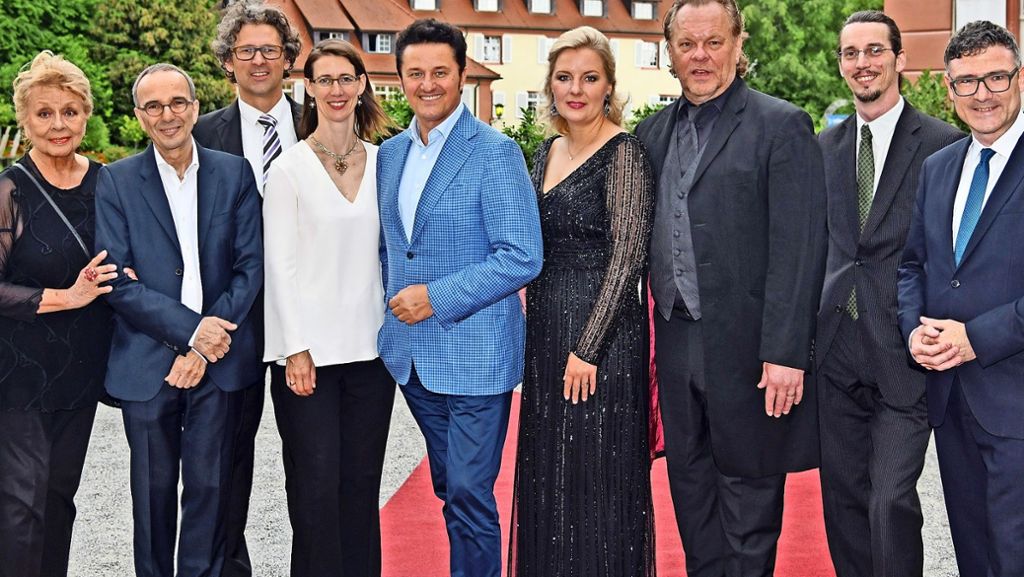 Stuttgarter Kulturprominenz am Bodensee: Eine  Gala der Weltklasse auf  der Blumeninsel