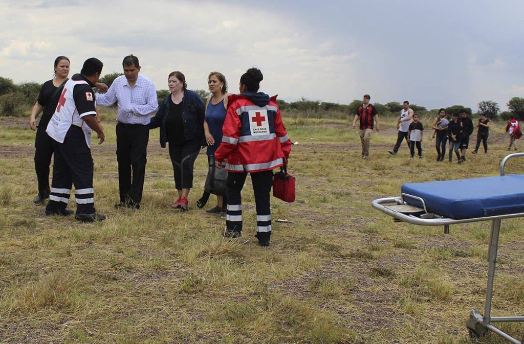 Alle 103 Insassen konnten sich retten, ehe das Flugzeug in Flammen aufging. 49 Menschen kamen mit Verletzungen in die Klinik.