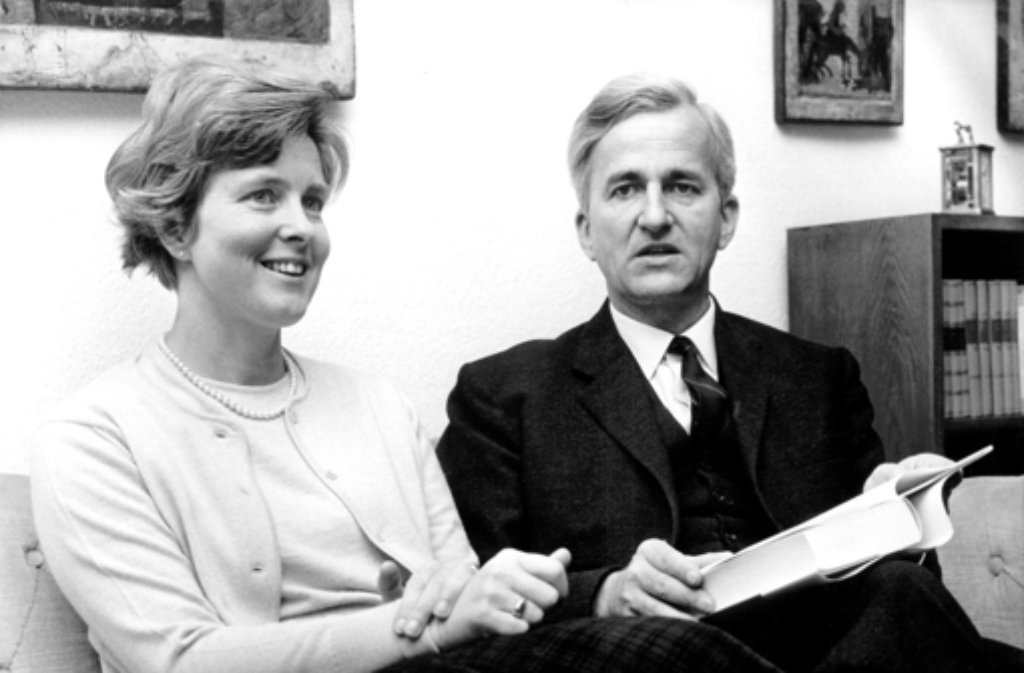 Richard von Weizsäcker mit seiner Ehefrau Marianne im Jahr 1968 in ihrem Heim in Bonn.