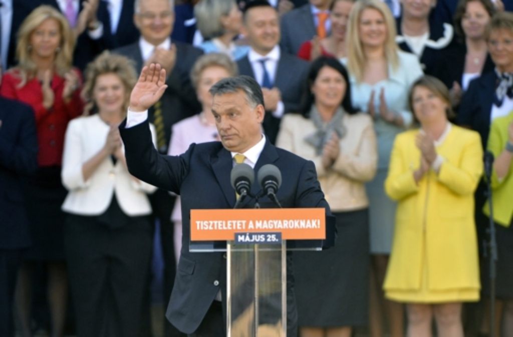 Premier Orban lässt sich von seinem Volk feiern. Foto: dpa