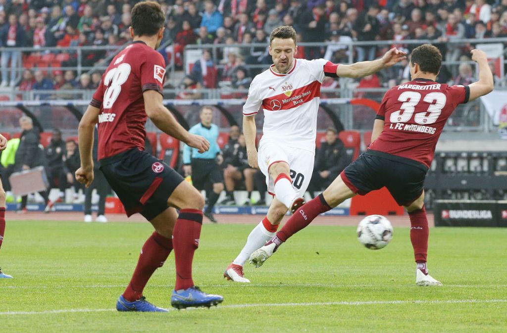 Der VfB Stuttgart hatte bereits in der ersten Hälfte einige Chancen, aber Spieler wie Christian Gentner (Mitte) vergaben die Gelegenheiten, in Führung zu gehen.