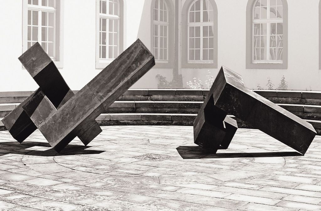 „Dialog“ heißt die zweiteilige Skulptur von Martin Schöneich, die am Korber Kopf ab Mai zu sehen ist. Der Bildhauer hat auch die Arbeit „Gebrochener Ring“ geschaffen, die im Winnender Stadtgarten an den Amoklauf erinnert.